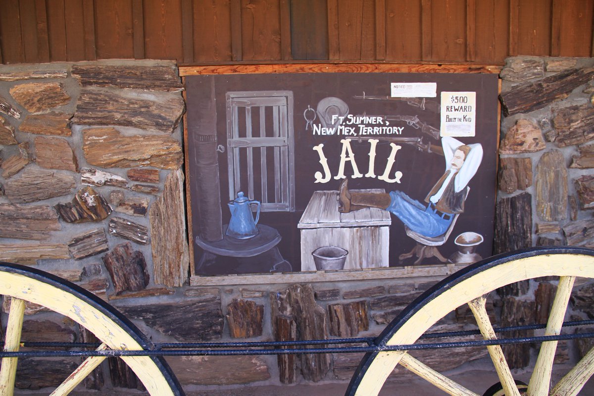 TimeTraveler911's tweet photo. Joining day 6 of #MayIRecommendA2Z with the letter "F".
Hosts: @journiesofalife @live4sights
Guests: @HarryWatson63 @Maritelcostales
F for - Forts in #NewMexico
#FortStanton and #Memorial #cemetery
#FortSumner with the #museum and #gravestone of the outlaw #BillytheKid https://t.co/f5xWR97zZg