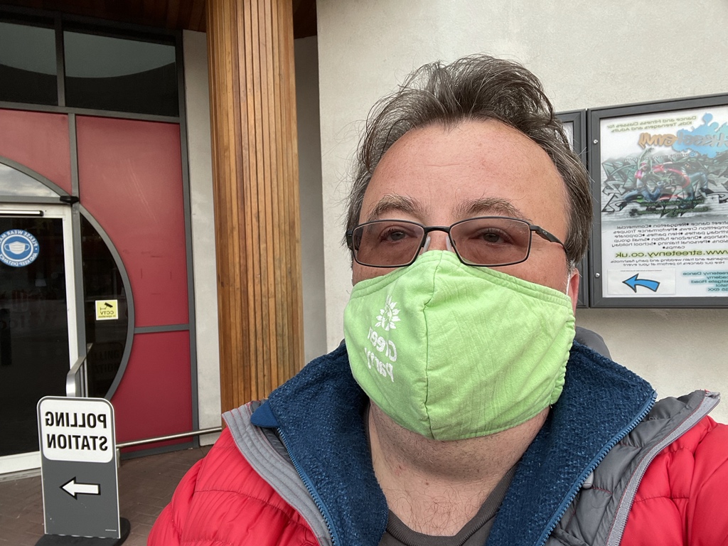 If you live in the southern end of #Lockleaze the polling station is upstairs at <a href="/waiyeehong/">Wai Yee Hong 偉義行</a>, you can only get in via Eastgate Road. #vote2021