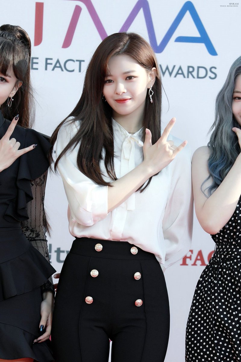 jeongyeon pics without crop; a small thread