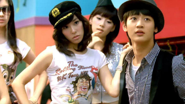 HOW DID IT START?It started as a cross promotion strategy. Beginning with SNSD's Yoona in SUJU's U (2006) and Shinee's Minho in SNSD's Gee (2009). BUT, it was never taken seriously more than a "promotional-collabs".