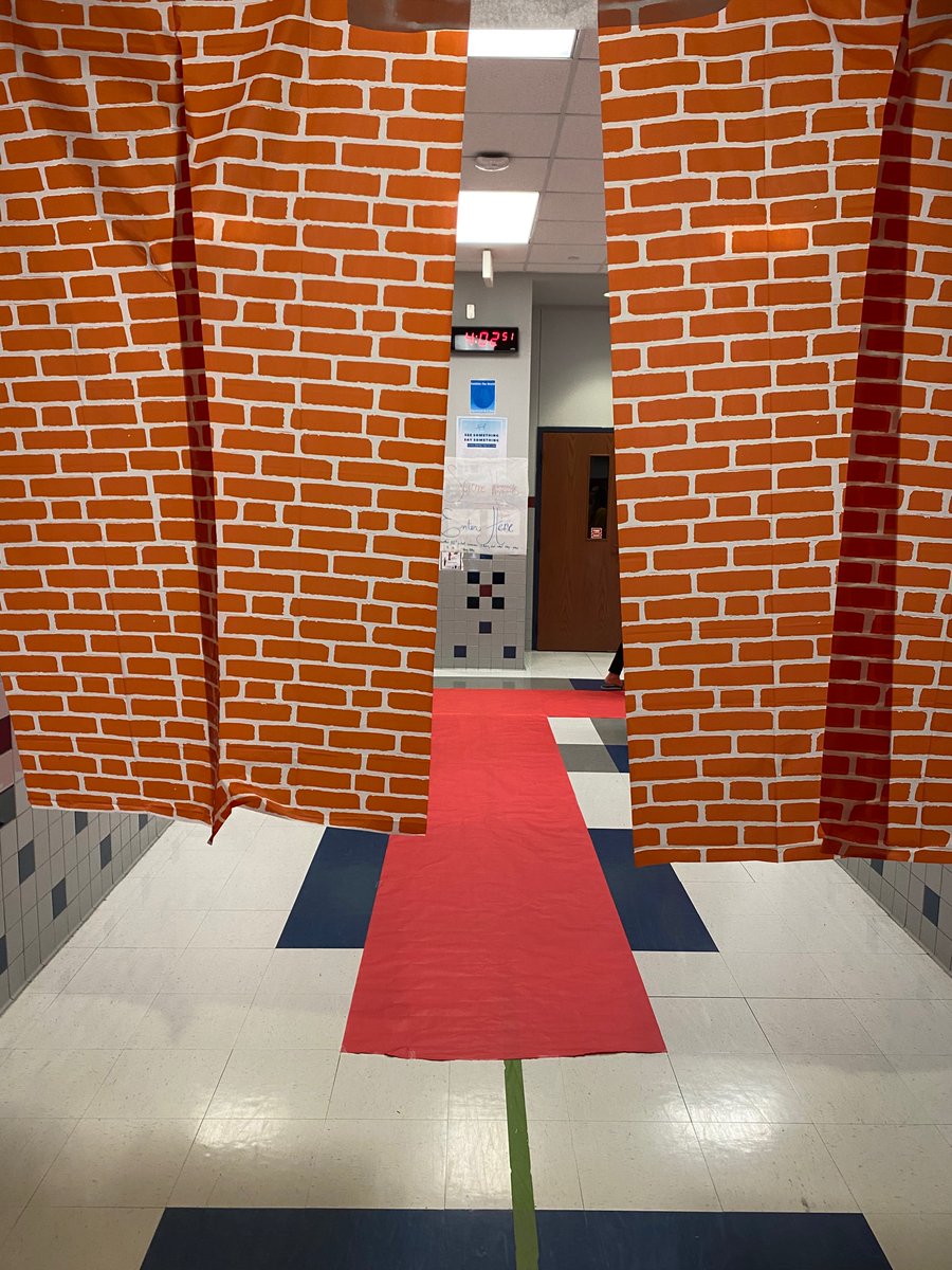 stolle_rachel's tweet photo. Big day! 8th grade science STAAR @chinaspringMS #stollepark #csmsscience #triwizard #ourWHY #trickemintolearning https://t.co/PmN9Hr10bx