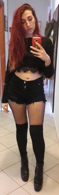 Qualche anno fa, senza piercing e tatuaggi https://t.co/0tSAkeh78r<a href="/tag/filtropatata"class="tags"><span>#filtropatata</span></a>