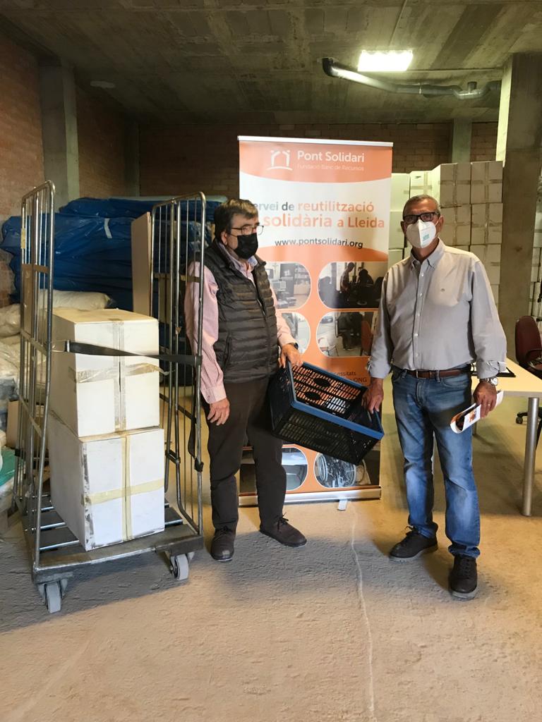 El <a href="/pontsolidari/">pontsolidari</a> lleidatà continua repartint caixes de <a href="/Plusfresc/">Plusfresc</a> perquè les reutilitzin les entitats socials. Ahir en vam lliurar 90 al Centre Llatinoamericà, el Banc d'Aliments de la Parròquia de Sant Martí, i la Parròquia de Sant Salvador de Pardinyes
#somPS #reutilitzacio