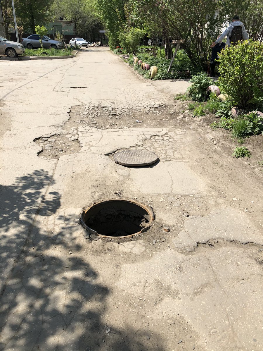 Доколе колодец будет подвергать риску жителей и автовладельцев. Ставропольская 103 <a href="/pgrt_11/">ООО УК "ПЖРТ №11"</a> <a href="/promadm/">Promadm.samara</a>