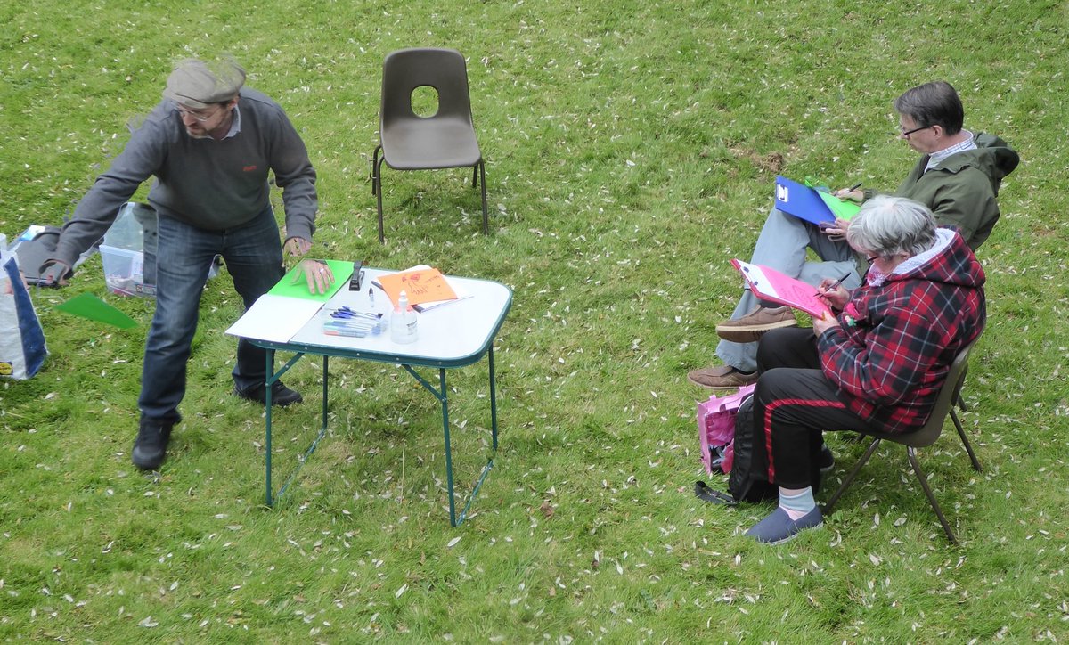 StJohnsChTA6's tweet photo. Today @iamkarlbevis came to the vicarage garden and led some of us from @StJohnsChTA6 in an #ArtsFirst workshop. The rain kept away and the sun tried to come out. @seedsedgemoor @BusesOfSomerset https://t.co/Bt9utrz1Tw