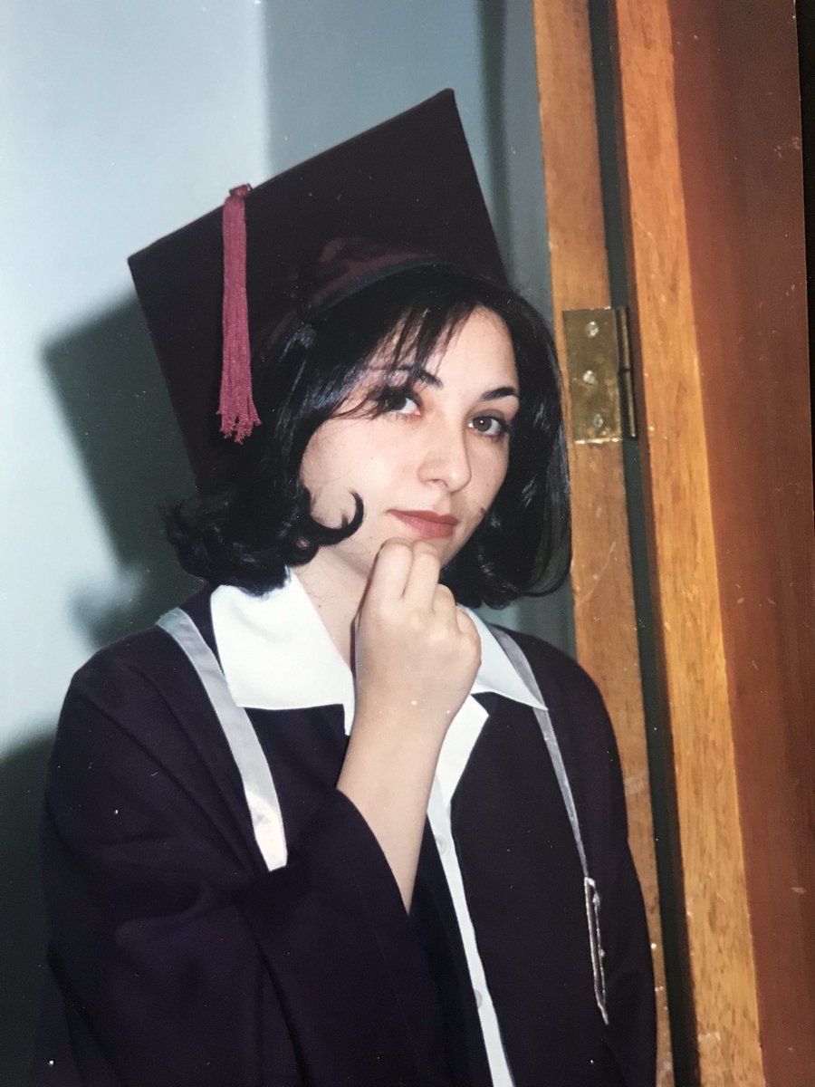 Yıl 1999, Hacettepe Üniversitesi İngiliz Dili ve Edebiyatı mezuniyet töreninde hayatta beni nelerin beklediğini düşünürken...
#20yearschallenge
#20liyaşlarchallenge