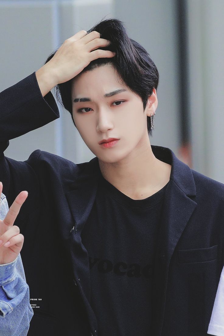 san from ateez in full screena thread :