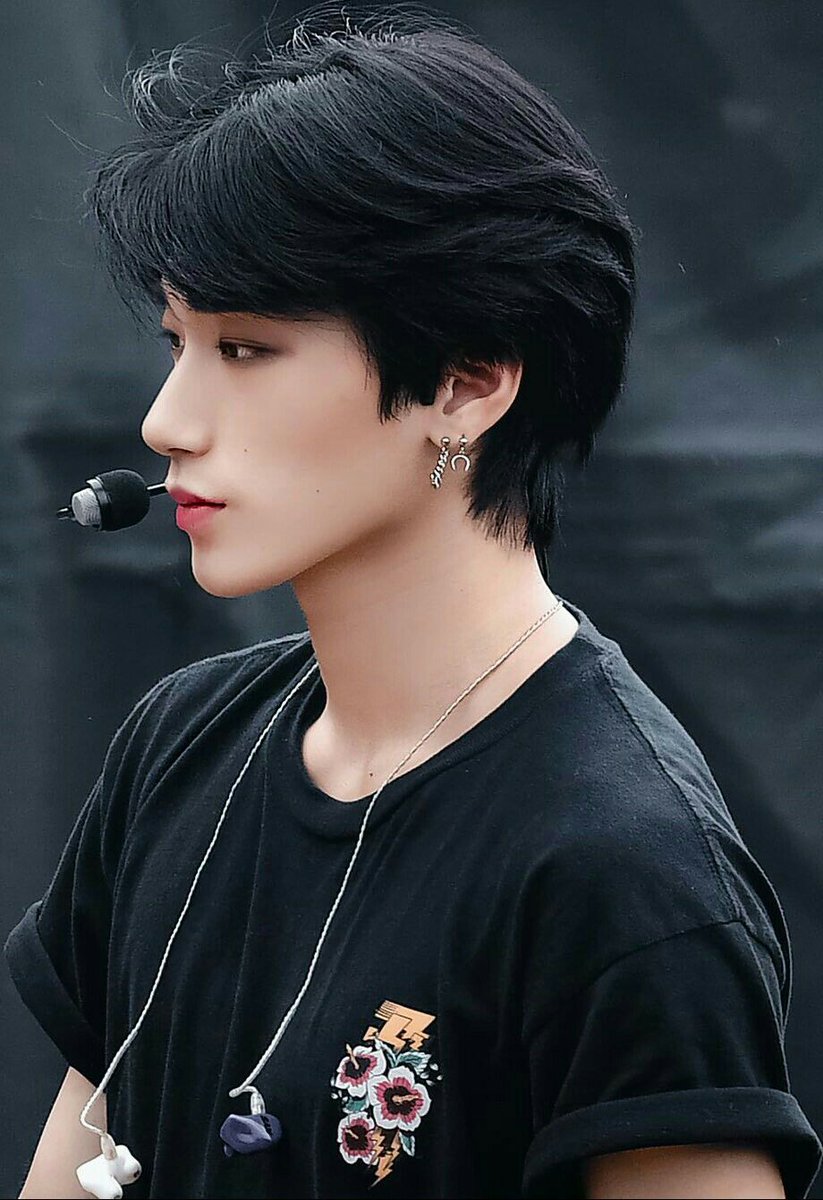 san from ateez in full screena thread :