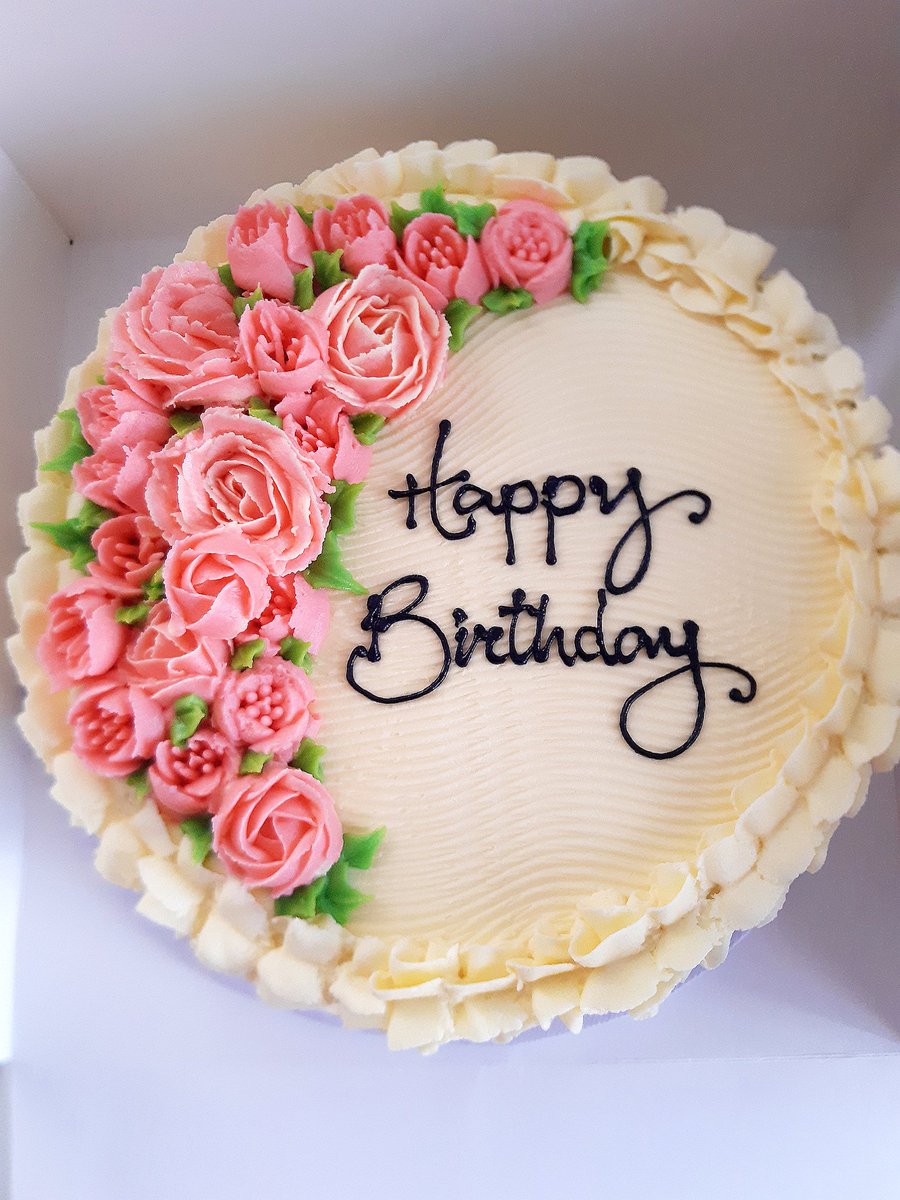 joliecakesabuja's tweet photo. Buttercream Writing/Calligraphy 😊

Developing your Penmanship on cakes takes some time and continuous effort on your part as a Baker.

These days, there are easier options available to get it done nicely, so don't fret, your cakes will still look great.

#JolieAbuja https://t.co/BweFre2pUk