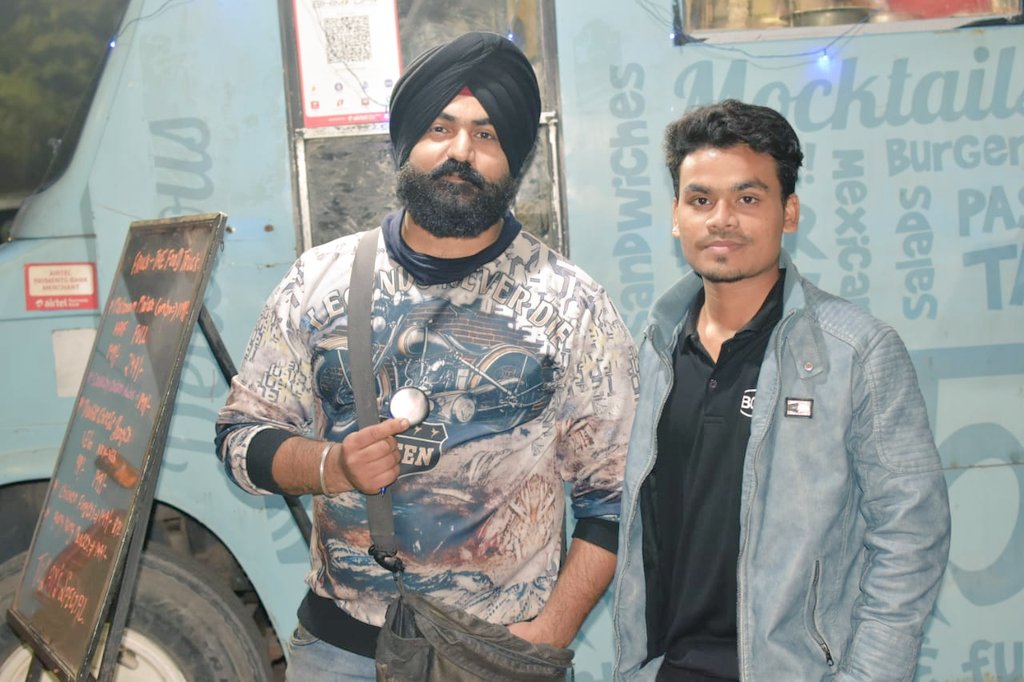 AgraAurhum's tweet photo. Behind the seen story of Yash Grewal . 
#storiesofpeopleofagra #agrainstories #foodstories #foodtrucks https://t.co/qbWlC1LWkD