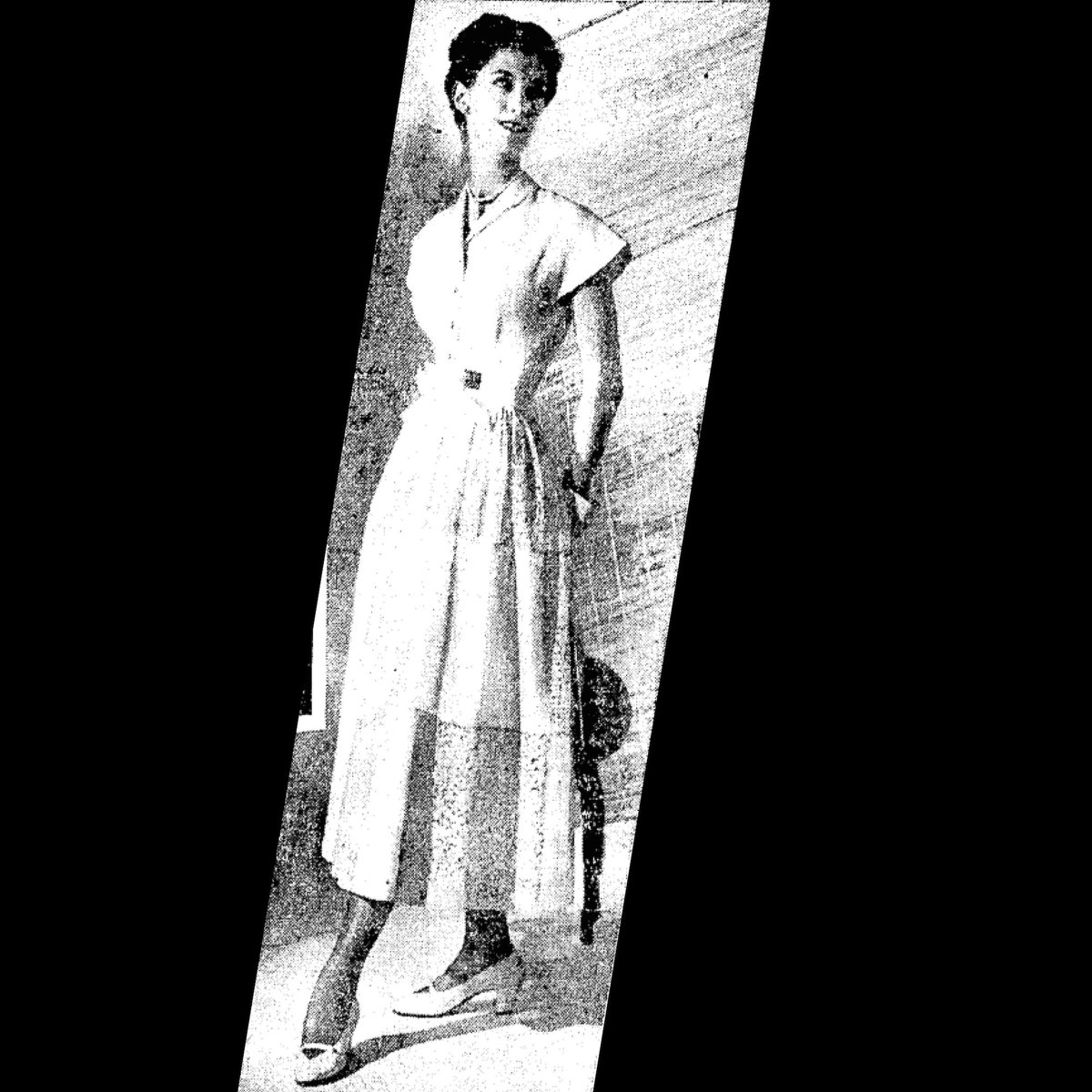 #219

Barbara Mullen wearing a white linen Traina-Norell resort dress, from Bonwit Teller. 

New York Herald Tribune, December 30th 1948. Photographer uncredited.

#BarbaraMullen #NewYorkHeraldTribune #TrainaNorell #BonwitTeller #TheReplacementGirl #FashionHistory #ModelHistory