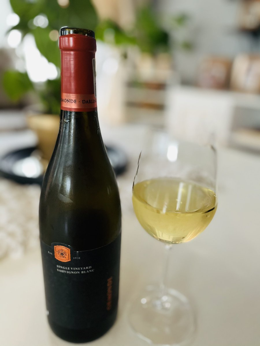@nwangel7777 unpacks her appreciation for @Ormonde_Wines “Wooded Sauvignon blanc's (Fume blanc) 📍 Darling ,Hand-picked from dry land vineyard. Date of harvest: Feb 2019. This is a single vineyard wine, reflecting the best terroir of the Estate. Double gold @veritasawards 20