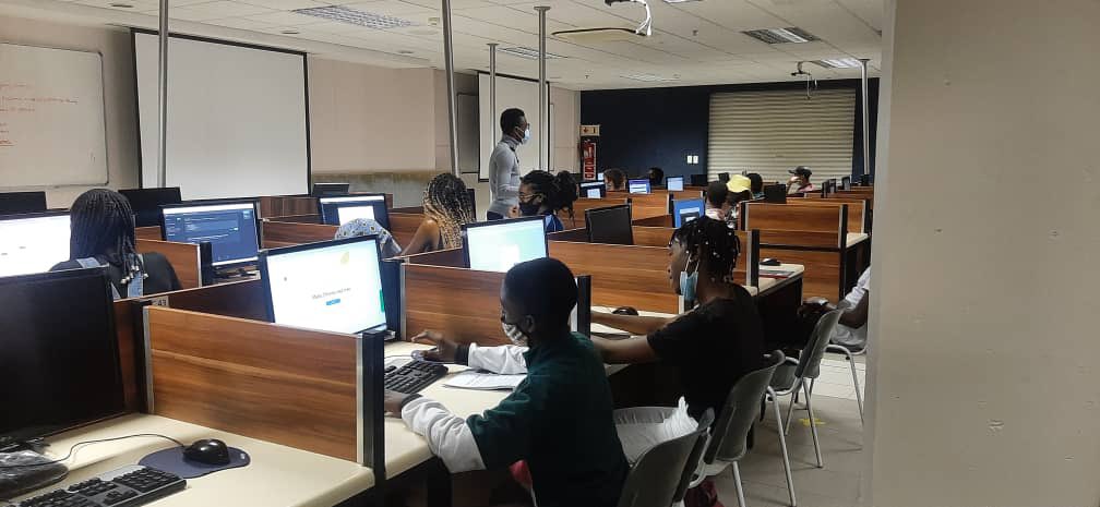 dsc_nust's tweet photo. Python Bootcamp session with students.

We believe coding is the language of the future, and everyone should learn it!
#pythonbootcamp, #dscnust 
@ThePSF https://t.co/pbAmh4jCn9