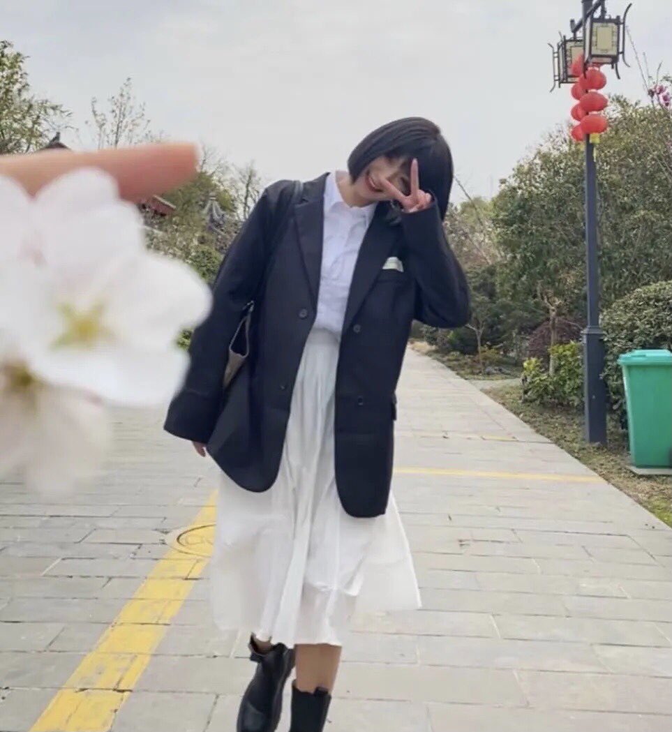 siwenbailei1998's tweet photo. 1号橘子小姐姐
职业：自媒体
年龄：20
身高：163
体重：87斤
特长：舞蹈
1号橘子小姐姐，绝对是我主推的一个小姐姐，年轻漂亮，学过舞蹈和平面模特，颜值一级棒，喜欢穿棉袜丝袜，非常活泼。#原味#丝袜#黑丝#棉袜#肉丝#短丝#袜袜 https://t.co/fl3tdpdKp4