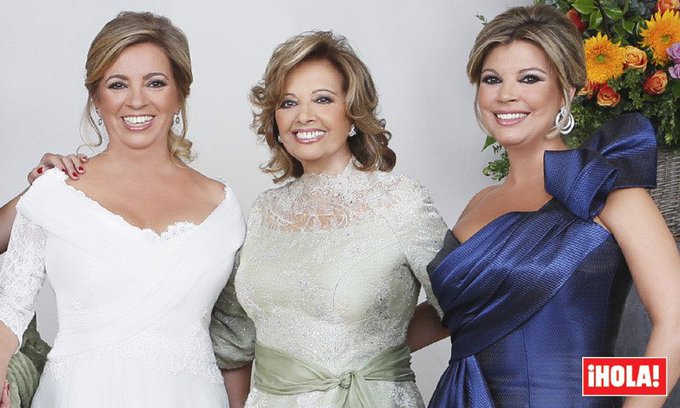 tvshow_007's tweet photo. ¿Quieres amigas que nunca te traicionen, a pesar de quedar como malas? 
- pues llámalas a ellas 

❤️ las mejores , ÓLE por ellas. 
 #RocioVerdad9 #RocioFloresComplice #RocioYoSiTeCreo #albacarrillo #lascampos #BelenRodriguez #salvame #fresh #Mediaset #ttrpg https://t.co/eFmwwkeTPh