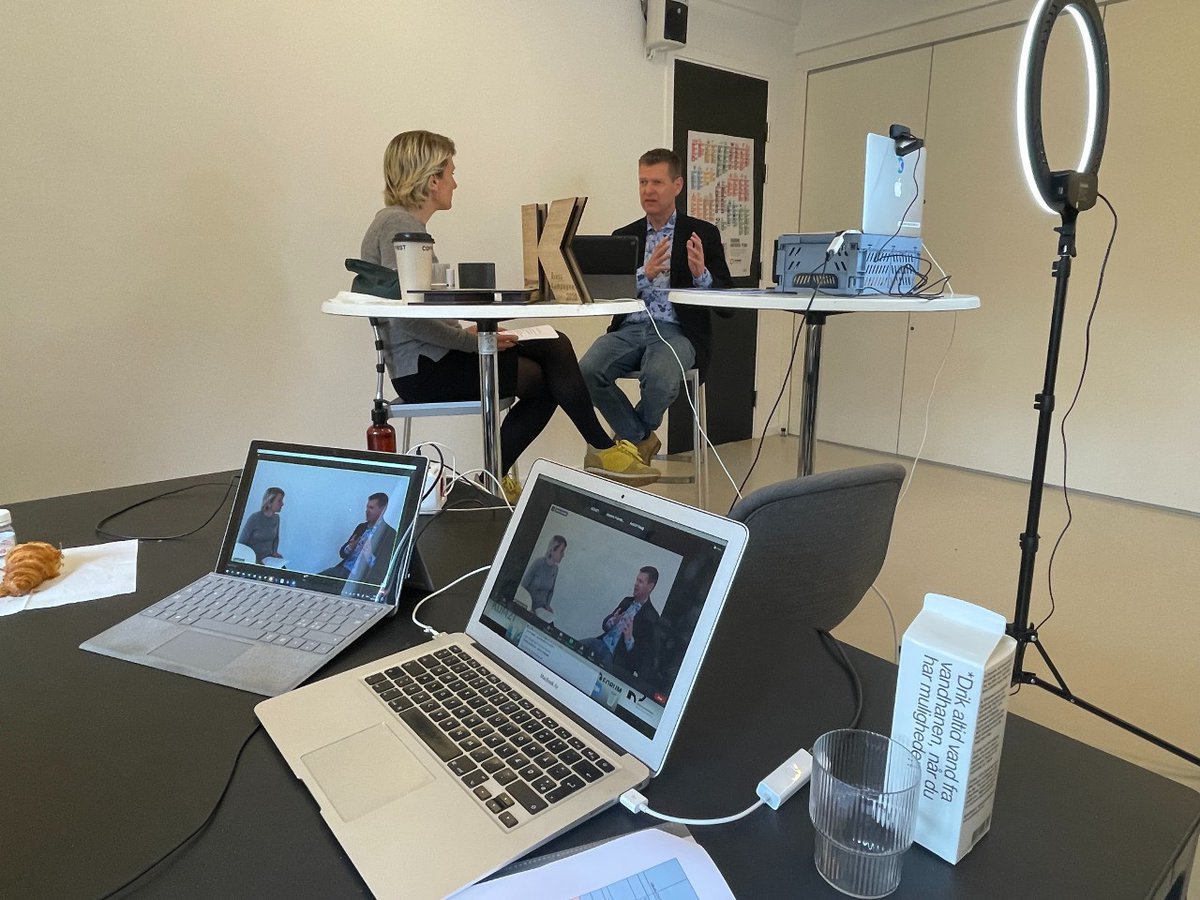 Backstage fra <a href="/charharder/">Charlotte Harder</a> 's interview med @SSTbrostrom på #KOM21