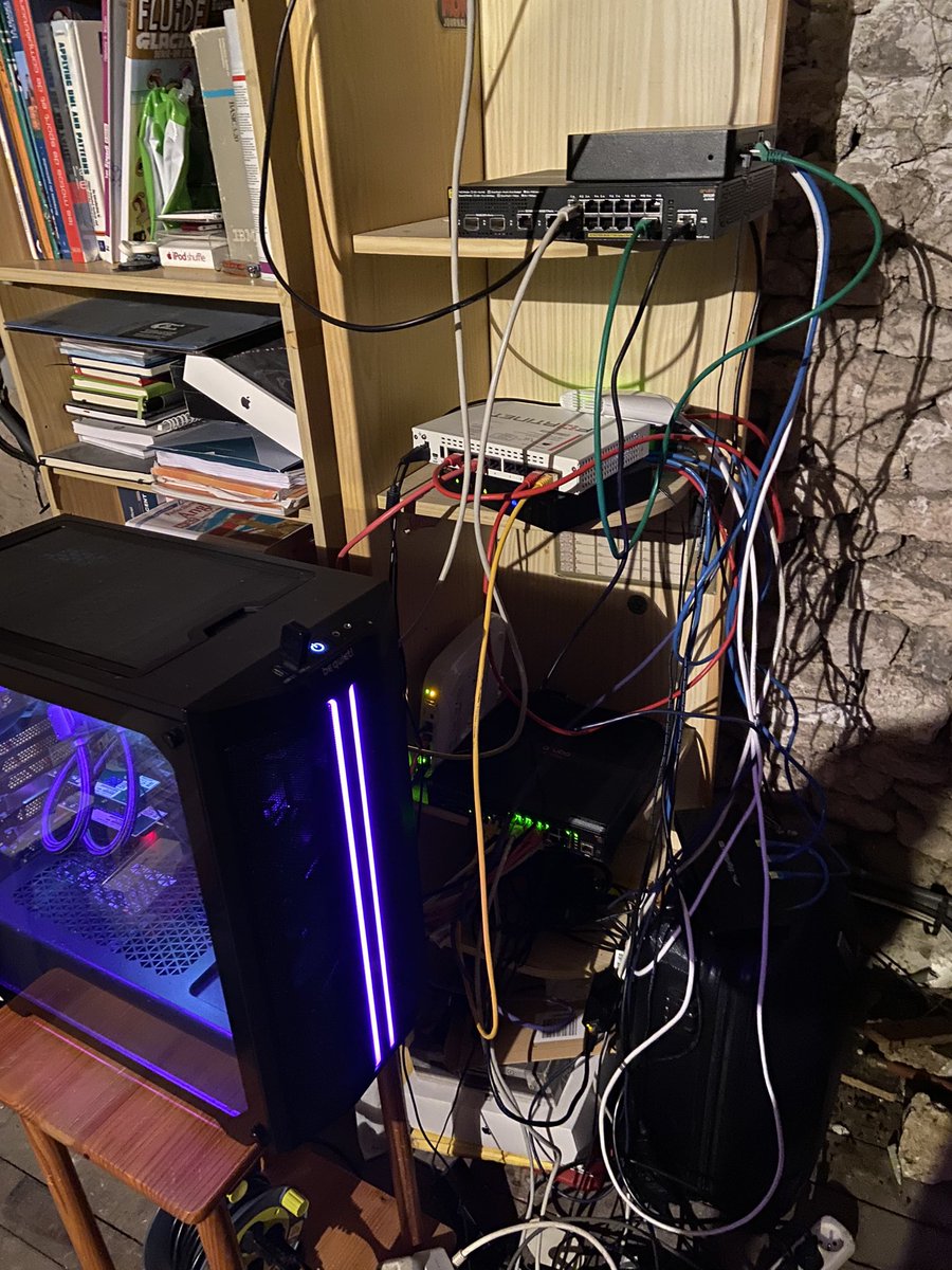 Nicoculetto's tweet image. Homelab at home @ArubaNetworks  #Central #ClearPass #SDBranch #Aruba #esp #Windows #Fortigate 😁
