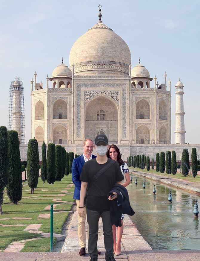 Baekhyun in front of Taj Mahal. He met Prince William and his wife and decided to disrupt their picture
