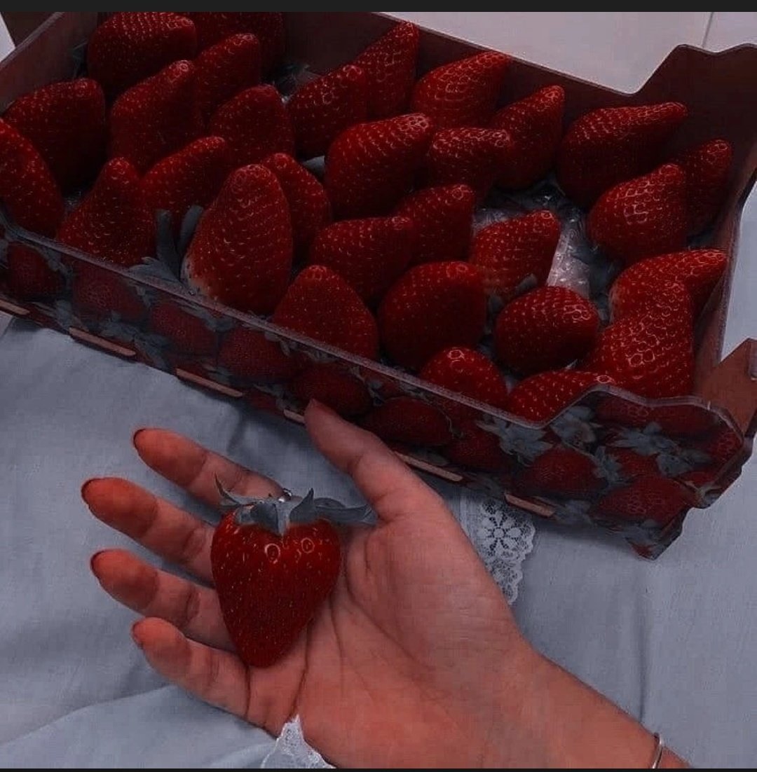 𝑠𝑡𝑟𝑎𝑤𝑏𝑒𝑟𝑟𝑦𝑠 🍓🍓