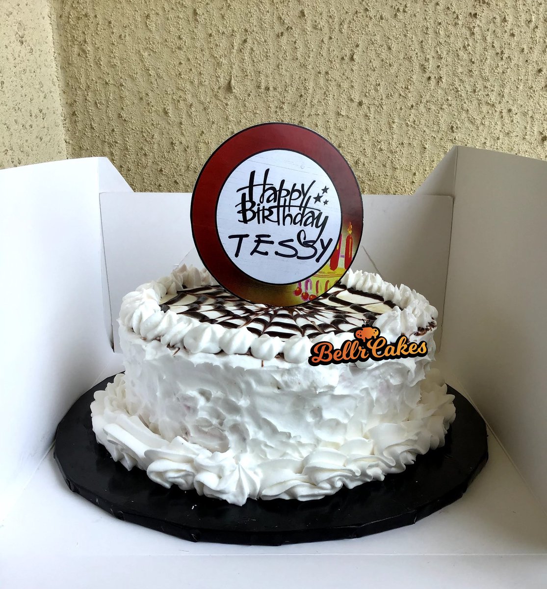 _bellrcakes's tweet image. Whipped cream beauty🥰

When life gives you birthdays, eat cake!

#bellrcakes