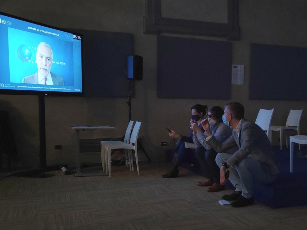 rscholtalbers's tweet image. Art critics.
#behindthescene #SOU2021