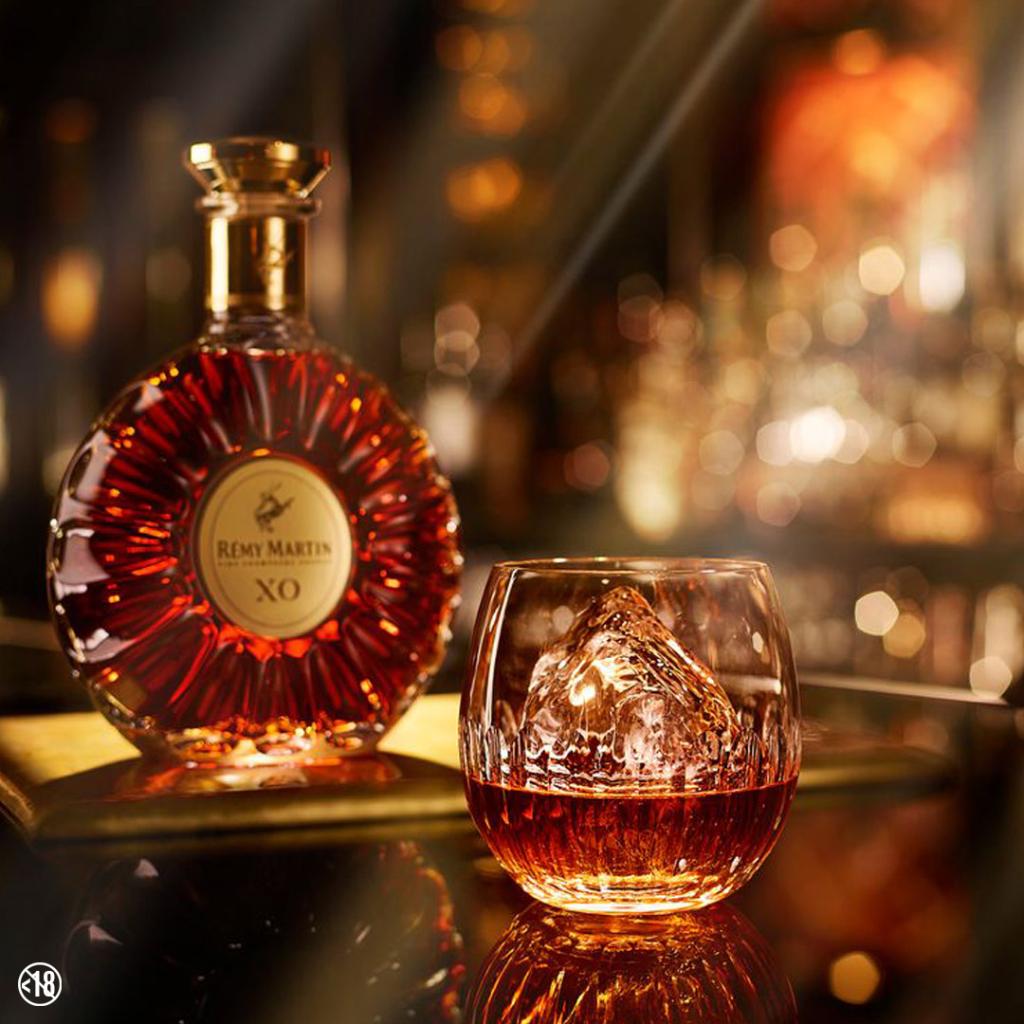 красивые коньяки. коньяк крепость во франция. коньячный бокал. красивые коньячные бутылки. O.