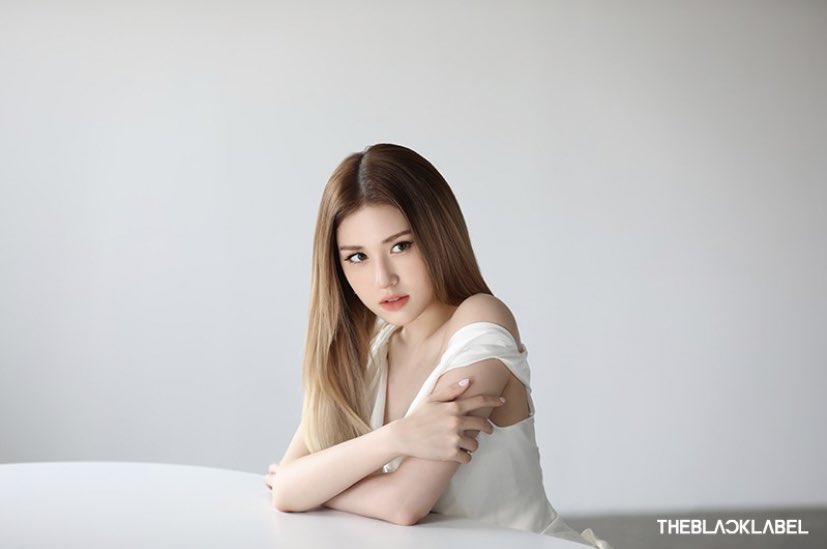 hourly somi tweet media