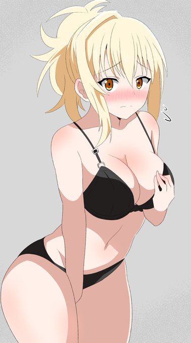 下着姿を見られてしまった愛さん 