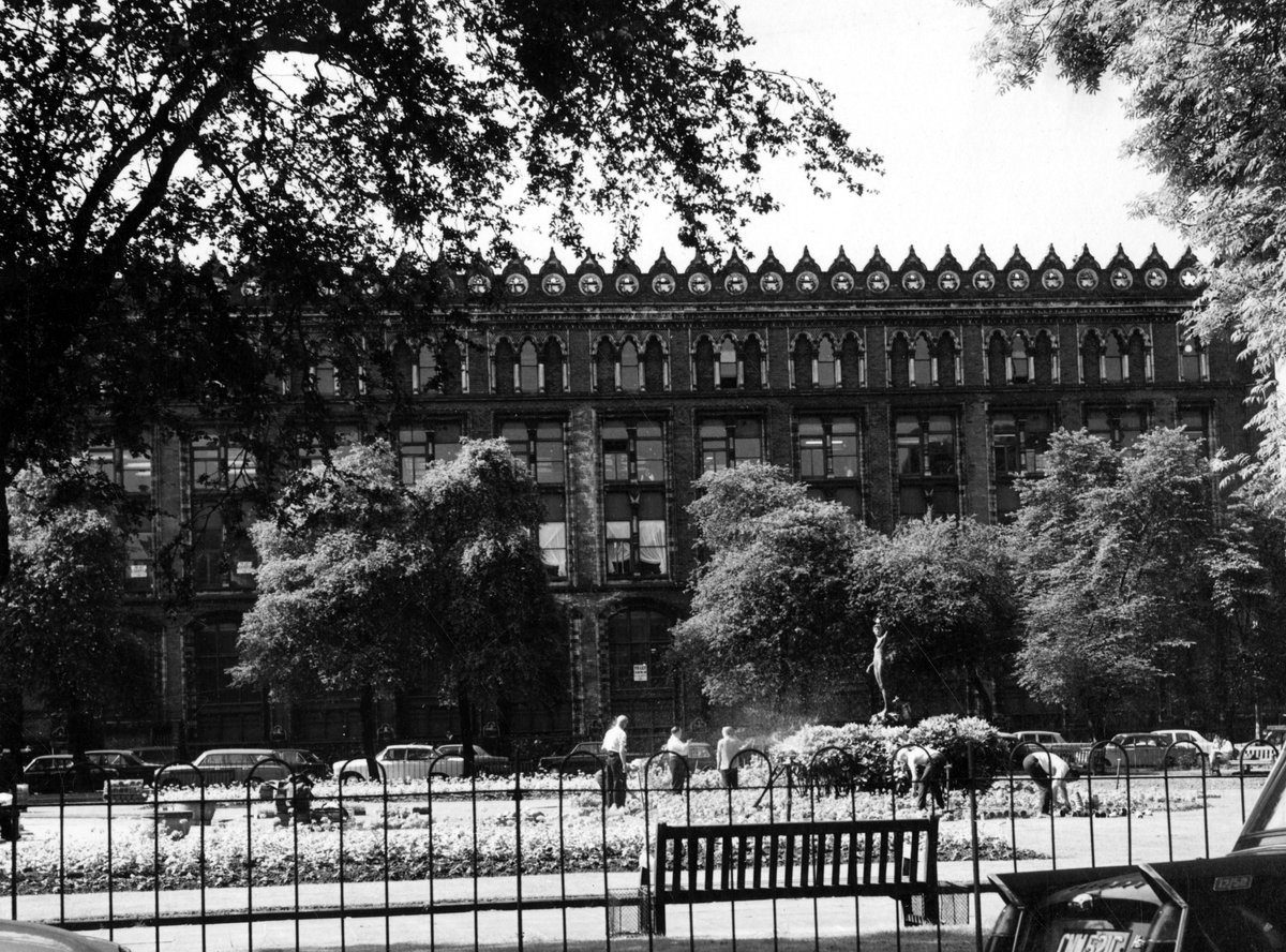 leedslibraries's tweet photo. During the by-election of 1876, Sir John Barran purchased Roundhay Park with a vision that “future generations will remember us with gratitude as they stroll along the pleasant walks”. His factory stands opposite Park Square. Take a look! #StepBackLeeds https://t.co/TEvvLLLscv