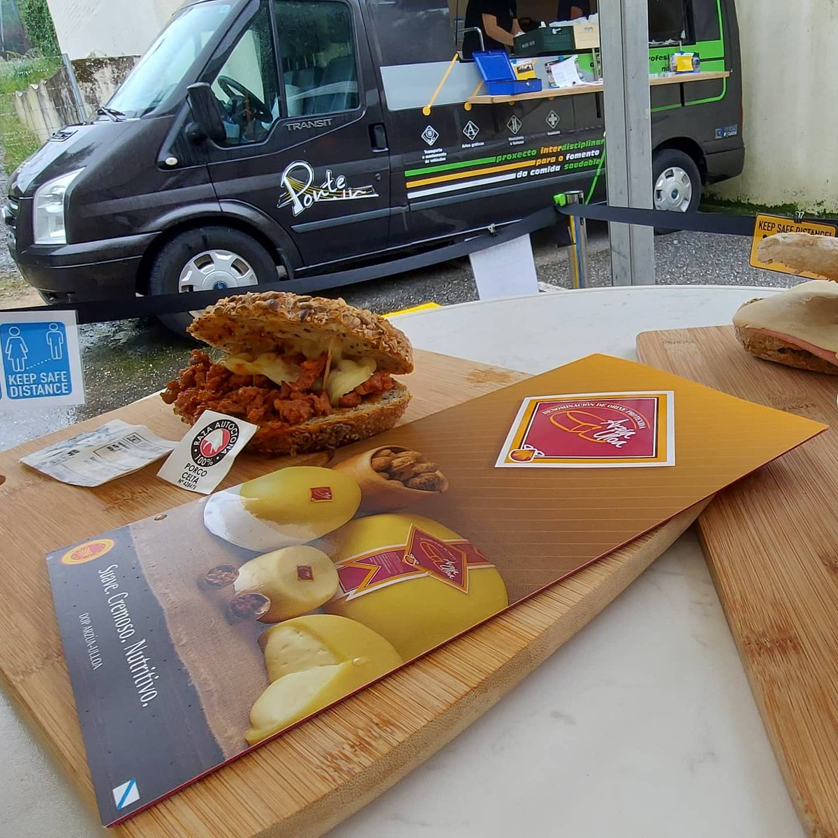 profesorFP's tweet photo. Hoxe o alumnado comeza unha nova actividade na #Foodtruck #PonteVan 👉 deixamos os bocatas que estaban fixos na carta e abrimos carreiro á creatividade.

 Sempre baixo a máxima do emprego de produtos galegos de calidade, pan fabricado no propio centro e, se é posible tamén.... https://t.co/6J9A7jf5nS