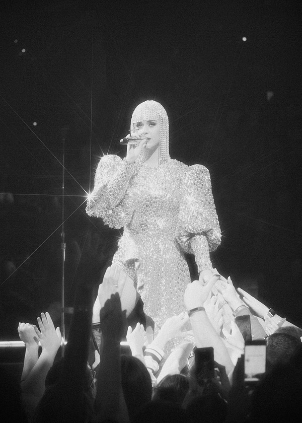 KATY PERRY'S WITNESS WORLD TOUR~a portrait thread~