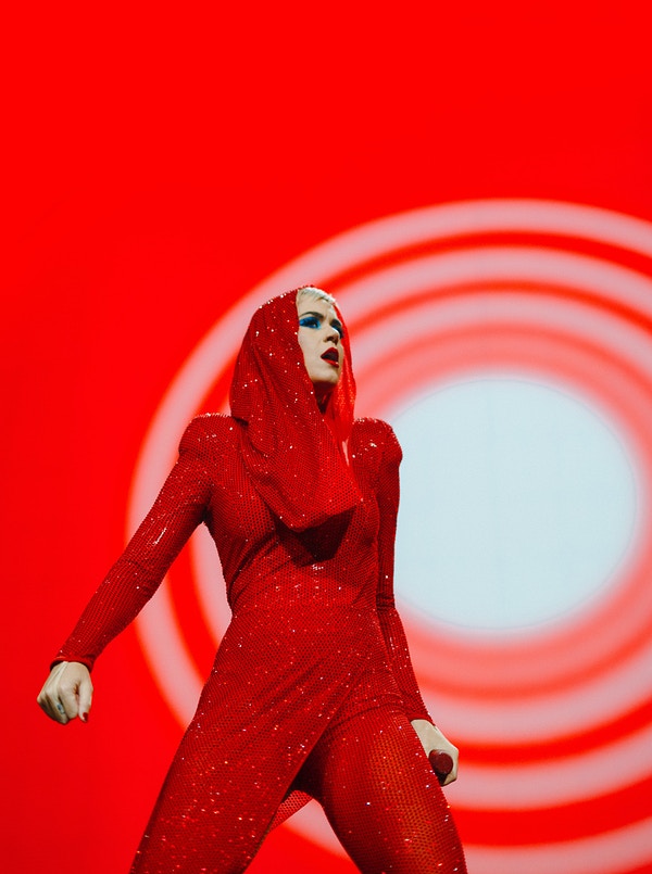 KATY PERRY'S WITNESS WORLD TOUR~a portrait thread~