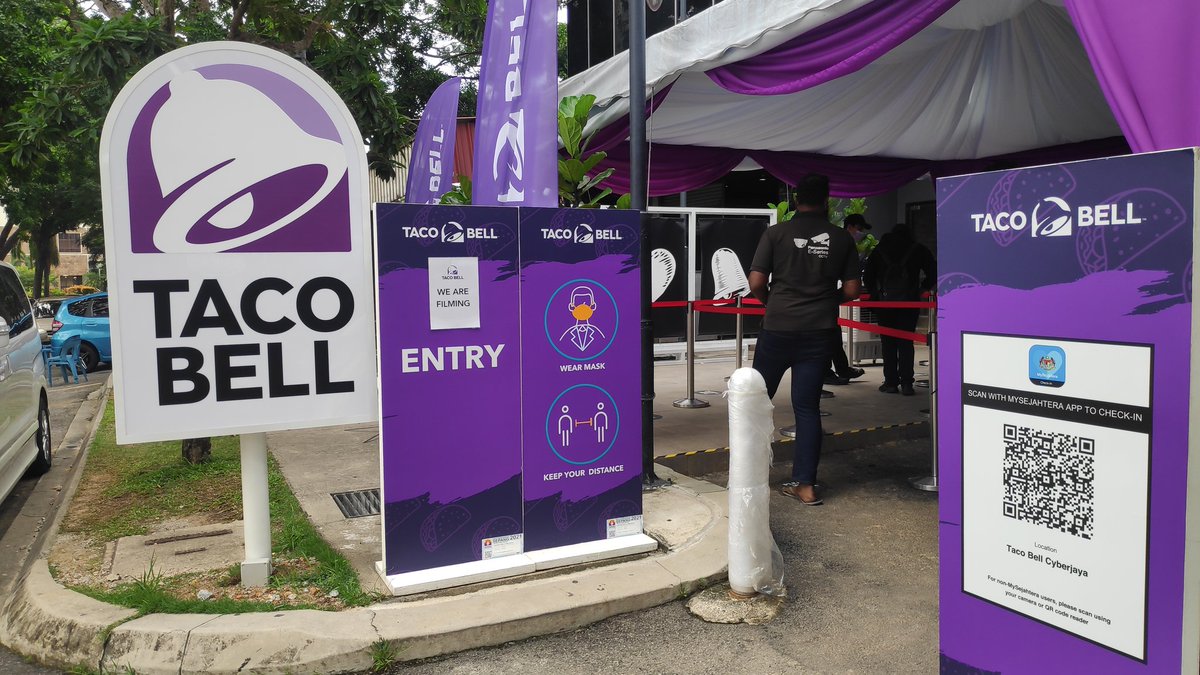 Finally dpt beli Taco Bell 😁 Sedangkan belakang ofis je. Since tapau awal, boleh beli soft shell jela..  Love the wordings on the sauce.

<a href="/Twt_Cyberjaya/">Cyberjaya Info</a>