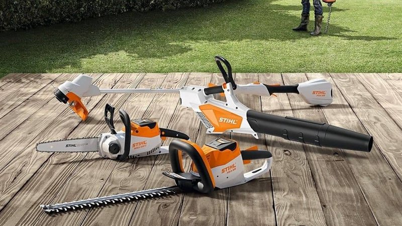 Штиль гомель. Мультимотор Stihl. Stihl баннер. Реклама садовой техники. Садовая техника реклама.