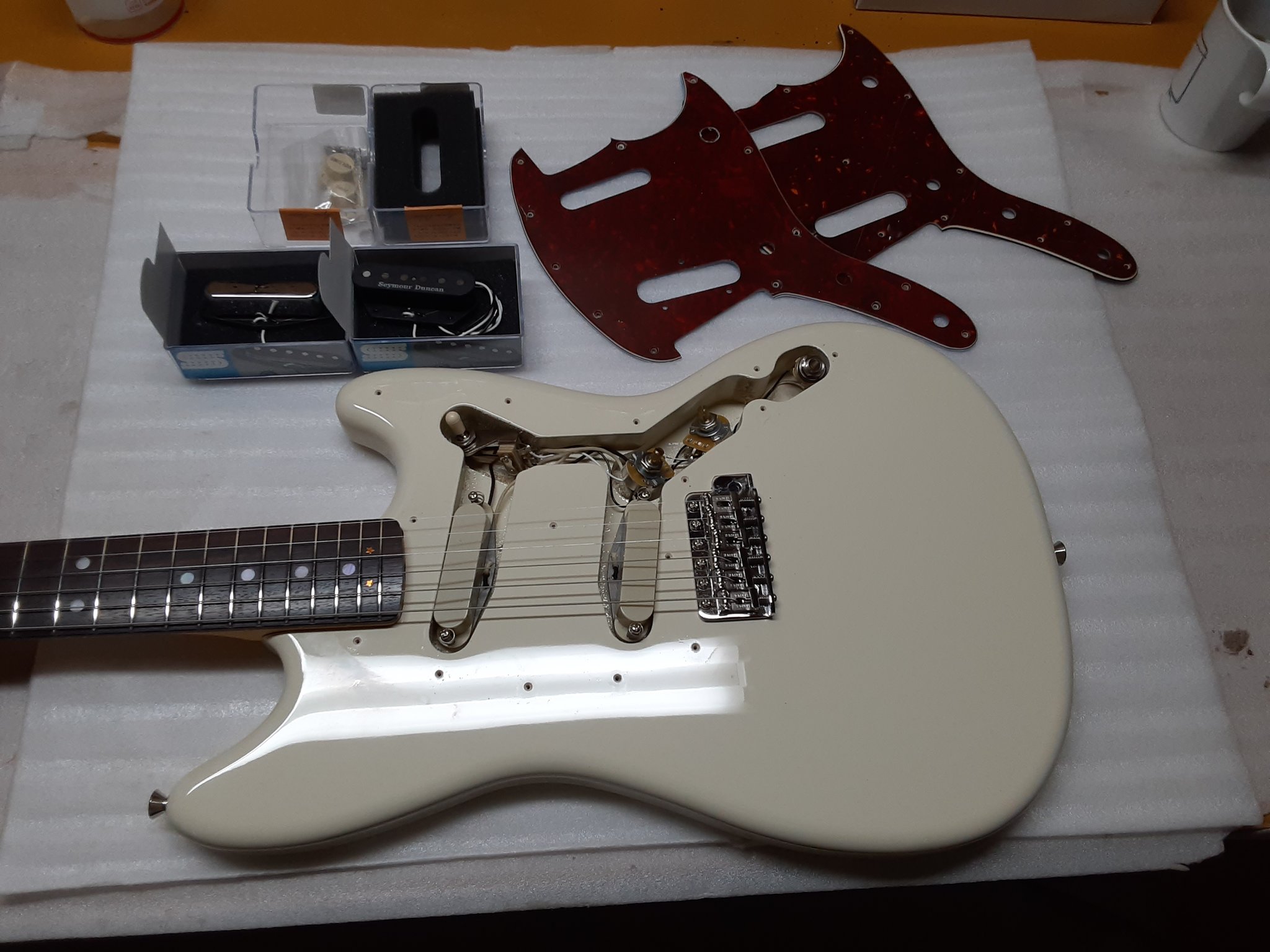 Amazon.co.jp: Musiclily Pro 12穴ムスタングピックガード日本製