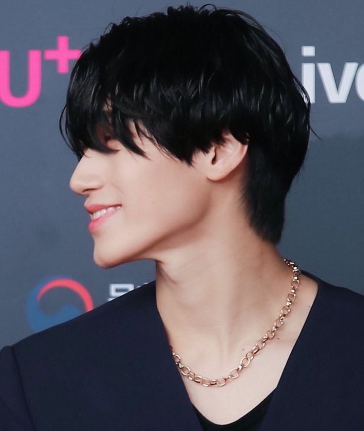 twitt3r removed their crop feature so we can fully appreciate san's ethereal side profile.- a needed thread @ATEEZofficial  #에이티즈