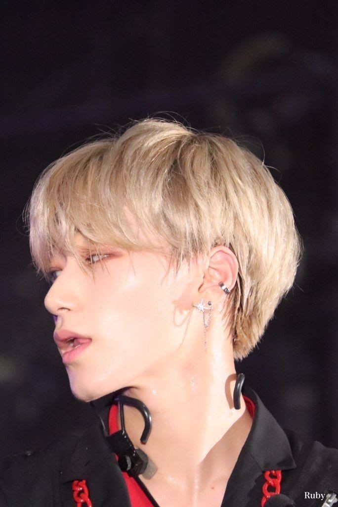 twitt3r removed their crop feature so we can fully appreciate san's ethereal side profile.- a needed thread @ATEEZofficial  #에이티즈