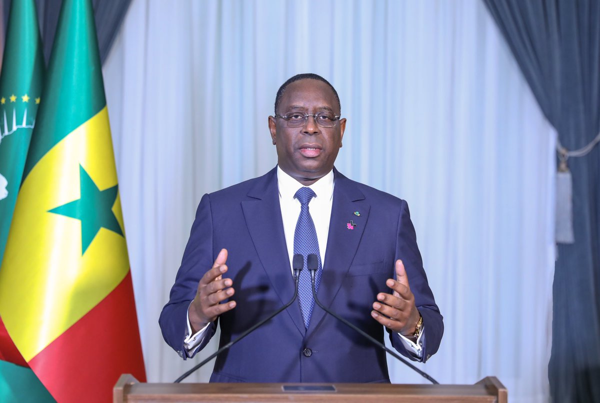 🇸🇳Le 8 mars, dans une adresse à la nation, le Président du Sénégal, Macky Sall, appelle au 'calme et à la sérénité'. Il décide aussi d'alléger les mesures de couvre-feu mises en œuvre pour lutter contre la #Covid19, fortement critiquées par les manifestants. #MessagealaNationSn