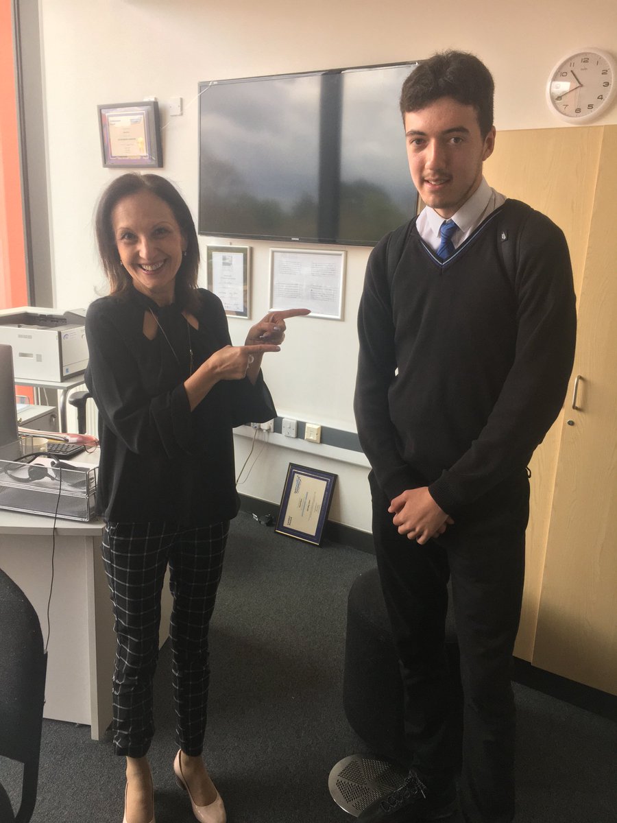 Ms Ruse was delighted to receive good news today! Twickenham School pupil Sam Newbold has been accepted to do a 4 year engineering apprenticeship with ⁦@NPL⁩ Teddington. Congratulations Sam 👏 ⁦@AforChildren⁩ #NPL l#proudteachers #teamtwickenham #progress