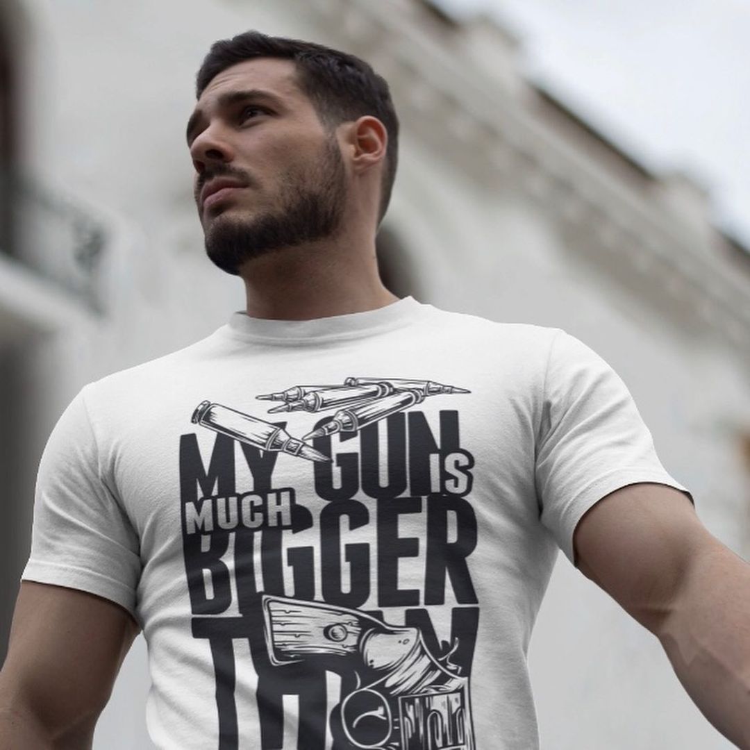 Teerify1's tweet photo. (My gun is much bigger than yours) by @sassyflex_⁣⁣
🤝Follow @teerify for daily T-shirt design inspirations👕⁣⁣⁣
#fashion #model #modeling #tshirt #tshirtdesign #tshirts #design #designer #trend  #brand #tshirt #clothes #fashion #fashionstyle https://t.co/drYbmQyjoB