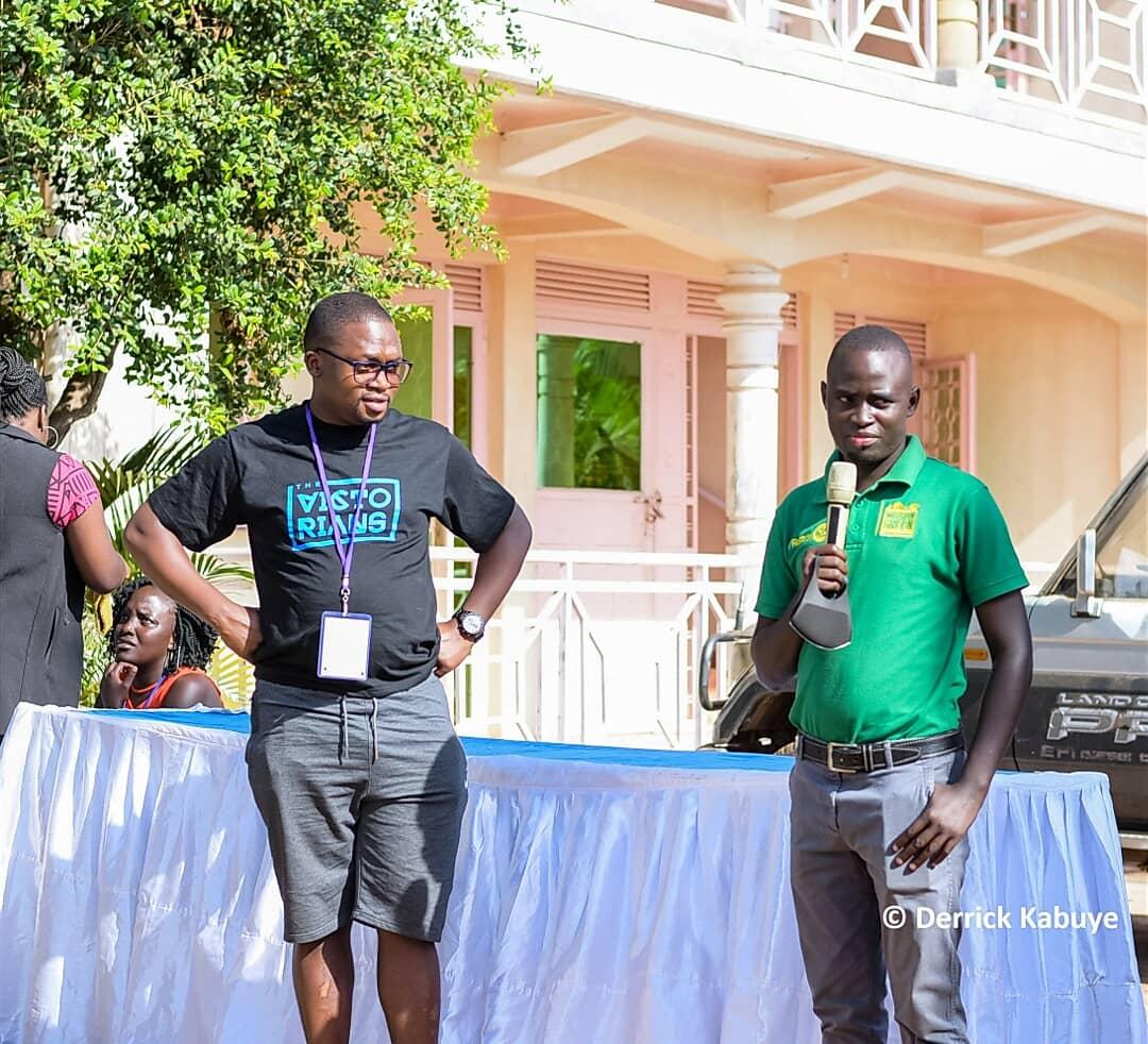 RotaractKibuli's tweet photo. Is it Thursday already.😉 Yeppie✌ It is...📍 Allow us take you down the memory lane with our Soroti tales.

Insert is country chair Mukasa Allan Ntambi Lukoda Jr introducing the district officials while in Soroti. 

IPP Aamir . We see you 😎

#KibuliThrowback 

#Kibuliprbooth https://t.co/QVjTbFacwf