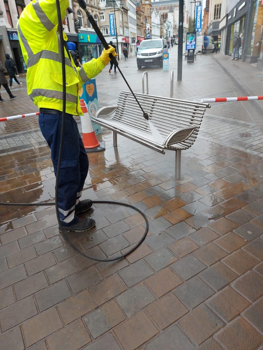 Leeds_City_Ctr's tweet photo. Work continues to keep the city centre clean. We are cleaning touch points like benches and push buttons for your safety and comfort. #togetherLeeds #cleanLeeds #backtoLeeds #visitLeeds https://t.co/E56JsDGHBC