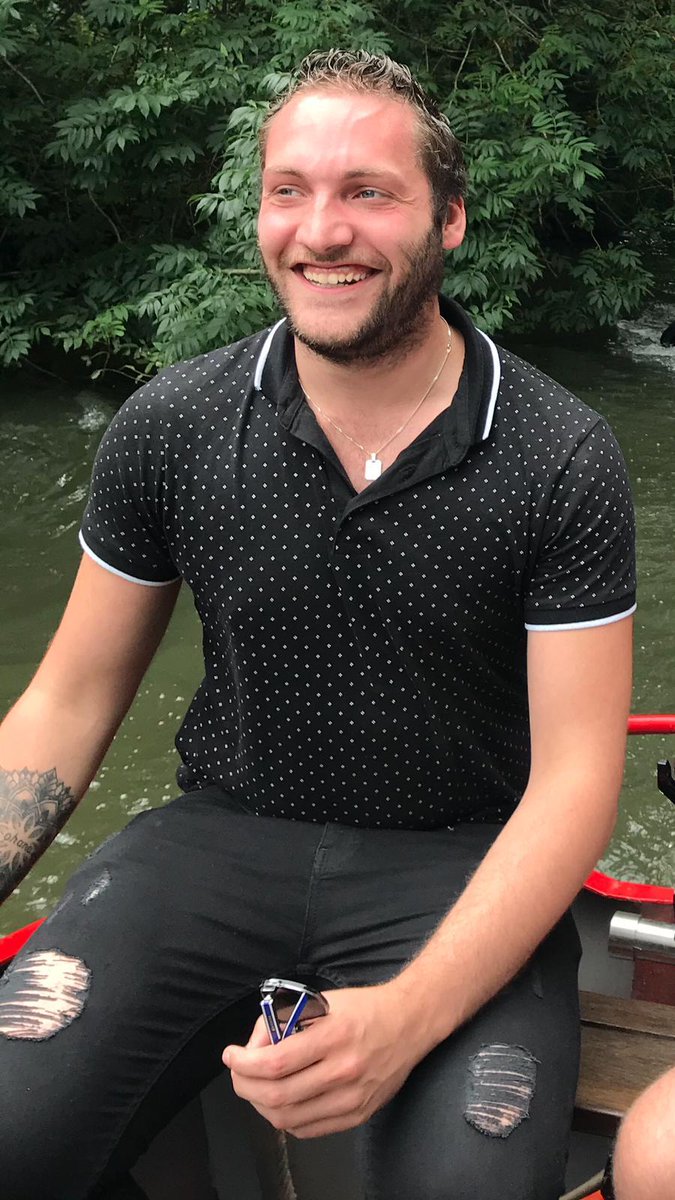 Vandaag bij de MIEGROUP: Joey Smit

De man achter onze ICT-ers! Gelukkig met zijn Astrid en Maine-Coon Lincoln. Hij is één van onze langste aanwezige collega’s. Joey zorgt dat hij op de hoogte is van de ontwikkelingen op gebied van ICT. Zijn kennis maakt hem ons Hoofd-ICT!