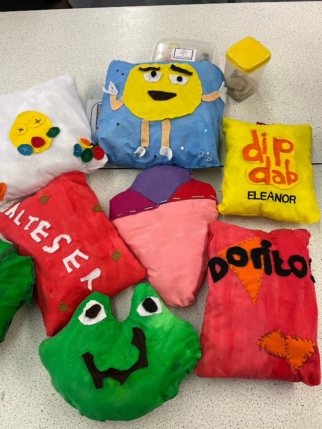 OutwoodFreeston's tweet photo. Outstanding junkfood cushions made by year 8. A huge well done these look brilliant 👌🏼😊 #teamtextiles #D&amp;T #creativity https://t.co/Ei0sgWwTgy