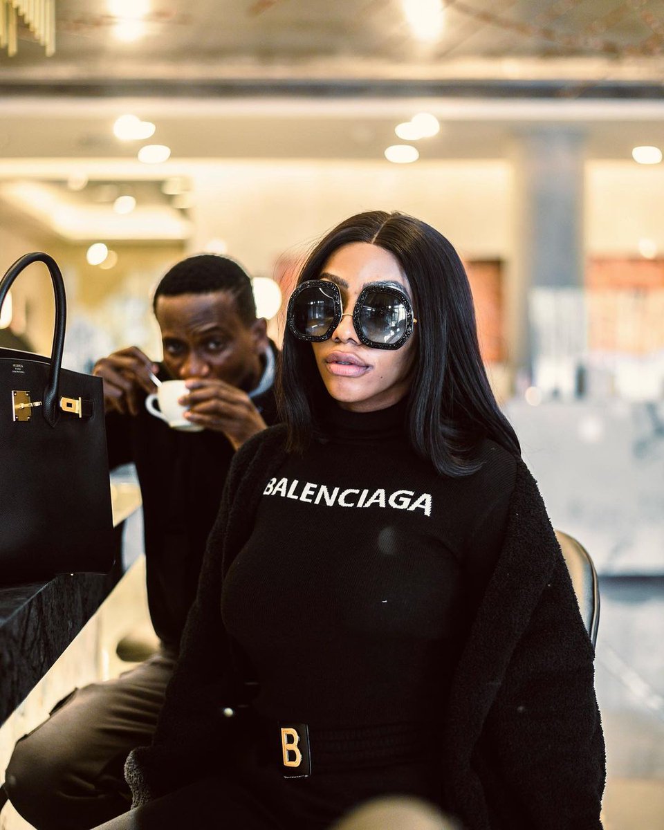 FirstladyLambo's tweet photo. When you are big, you are big ! #MerMoney
#SawubonaMercyEke
MERCY EKE TAKES SA https://t.co/JUHVOZdVGb