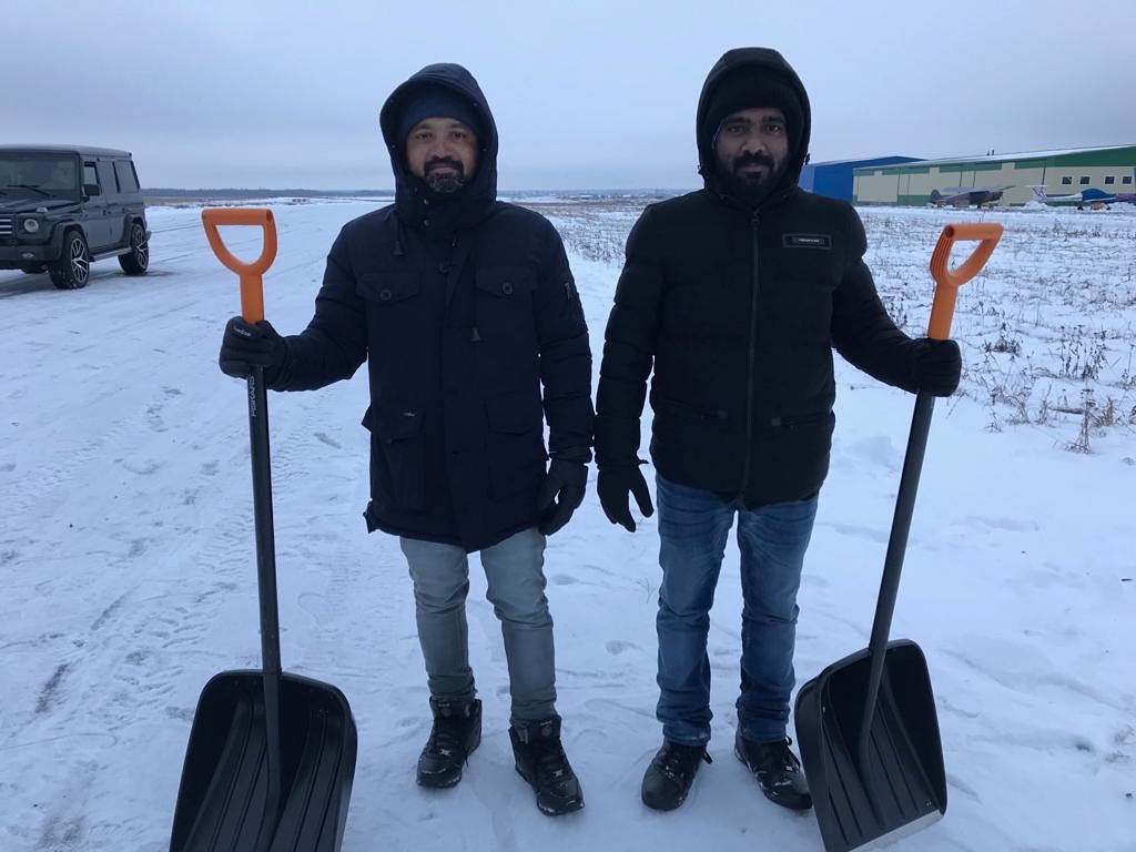 Snowboys ⛄From the tale end shoot of #LUCIFER in Russia. #Vavakottarakkara #JayanNambiar we had to shovel snow more than capture footage 😄

@PrithviOfficial