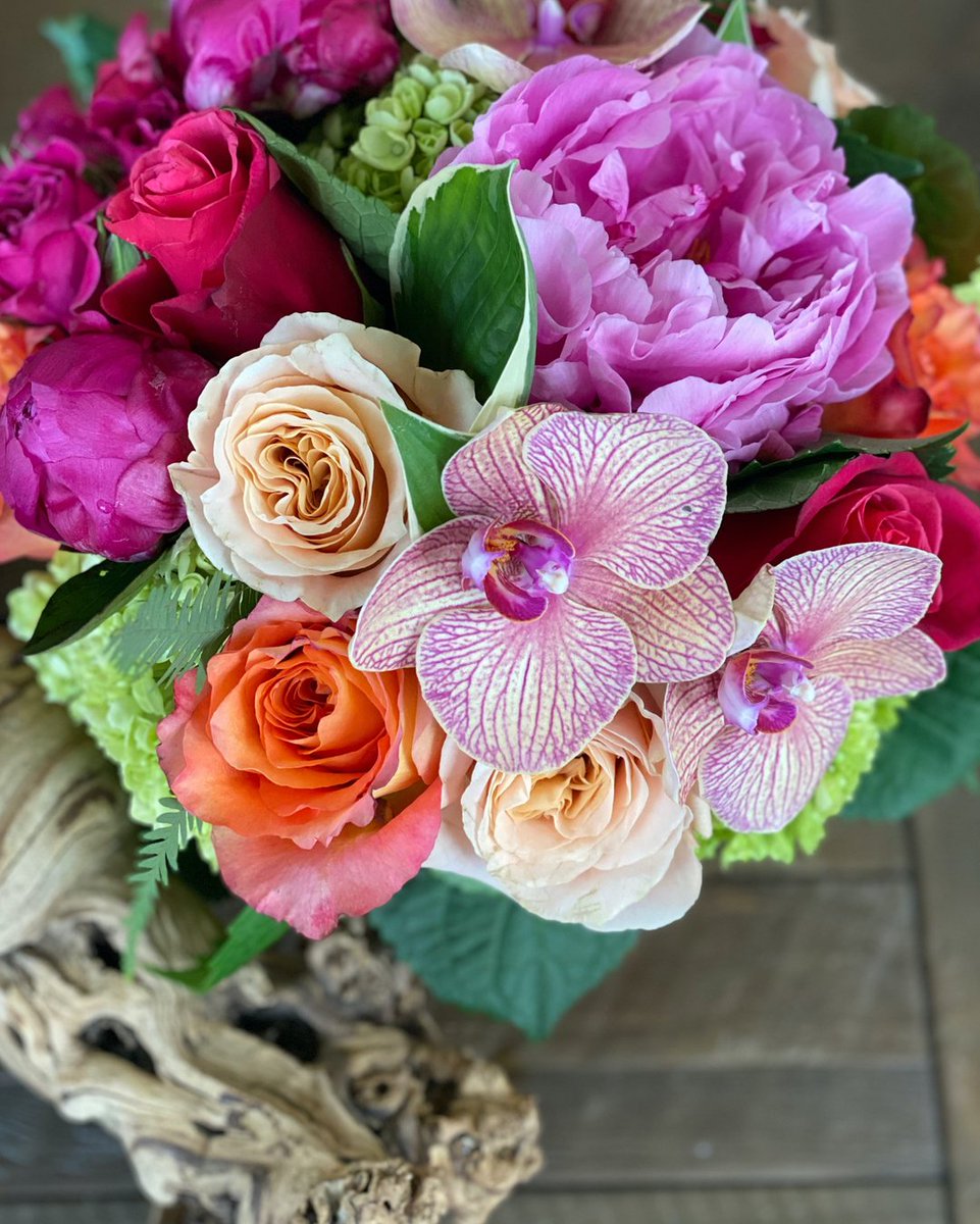 Paging all children and husbands.  It's time to order your Mother's Day flowers.  #mothersday #sendflowers #andnotfromthegrocerystore #sayitwithflowers #lush #beautiful #sherbert #peony #orchid #fromabove #shopsmall #shoplocal #alexandriaflorist #madeinalexandria #helenoliviaflow
