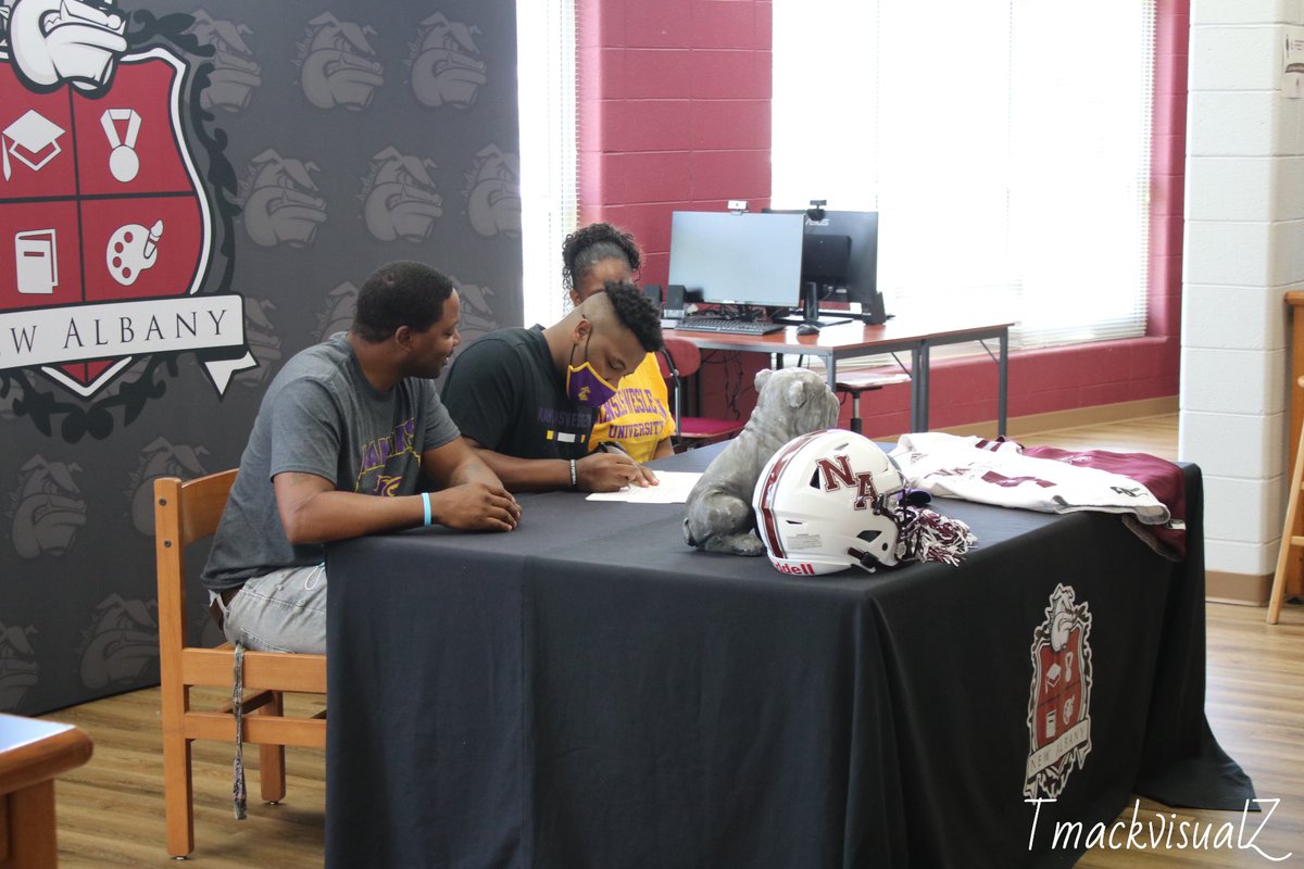 ainugent5's tweet photo. I will be attending Kansas Wesleyan University to further my education and football career for the next few years!!💜💛 @FamKWU @kwucoyotes @HendricksonKWU https://t.co/9uD1wSQsuu