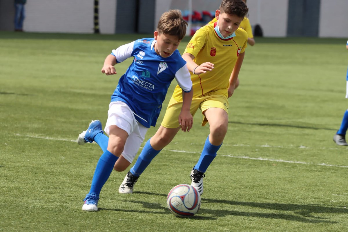⚽️👨‍🦲#deporteescolarclm 
V7 16:30 Larache #Alevín
CD Manchego CR A-EFB Ciudad Real C-4
CD Manchego CR b-EFB Ciudad Real B-1
S8 Polideportivo #Infantil
10h CD Manchego CR B-EFB Ciudad Real B
12h CD Manchego CR A-EFB Ciudad Real B-2
#canteramancheguista