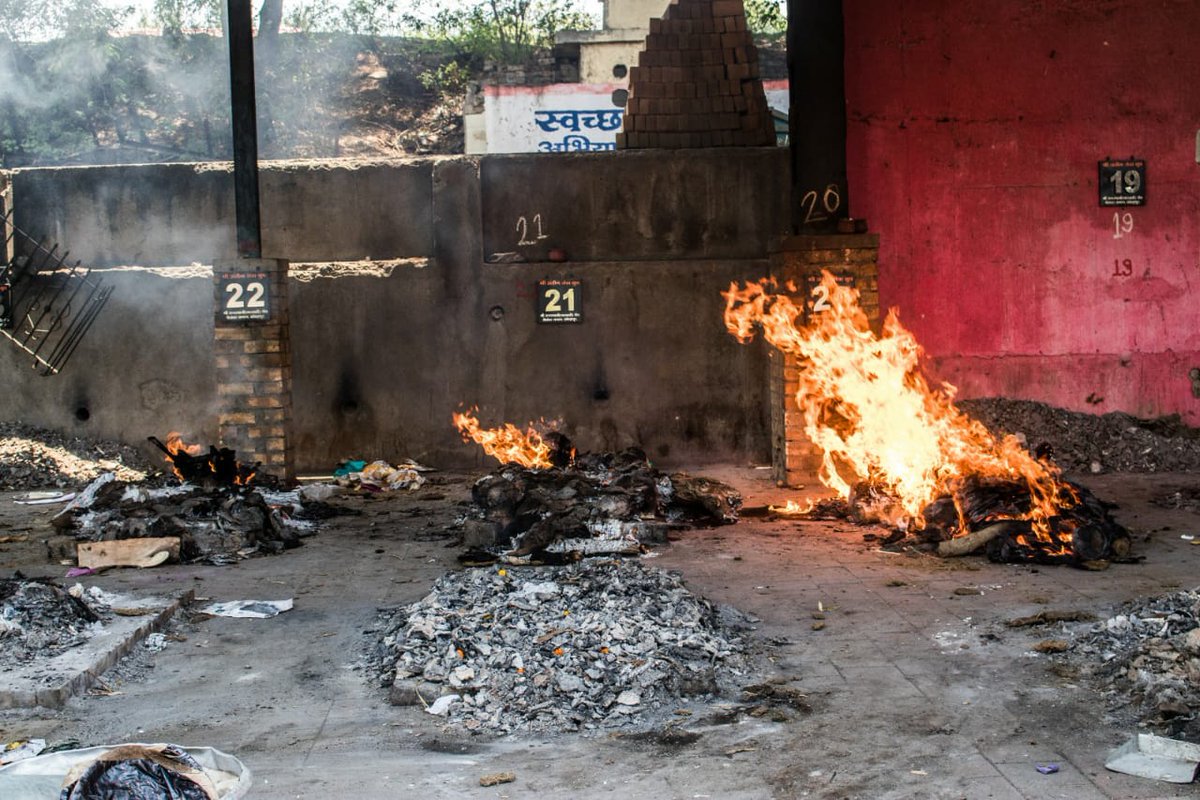 4| “In several cases, no one comes to lift the bodies of the deceased Covid patients,” Mr Shinde says.At such times, he helps to transport the bodies and to perform the death rituals according to their beliefs, ensuring the dignity of the victims is not lost.